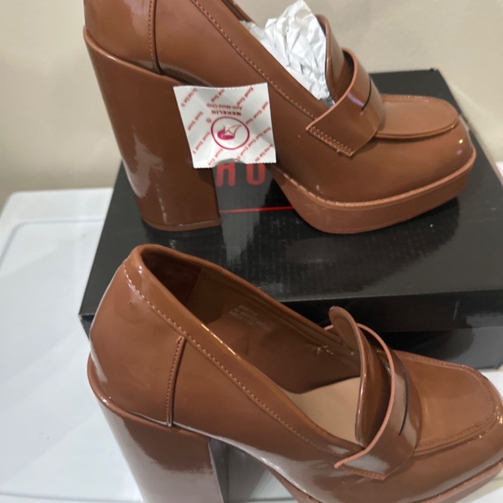 Shoes - Picture 4 of 5